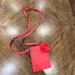 Thirty-one Vary You mini quilted crossbody in Coral Dot + coral rosette.